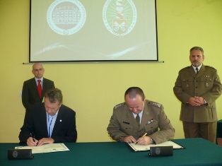 Porozumienie o partnerstwie pomiędzy Państwową Wyższą Szkołą Zawodową im. Witelona w Legnicy a Ośrodkiem Szkoleń Specjalistycznych Straży Granicznej w Lubaniu Porozumienie o partnerstwie pomiędzy Państwową Wyższą Szkołą Zawodową im. Witelona w Legnicy a Ośrodkiem Szkoleń Specjalistycznych Straży Granicznej w Lubaniu